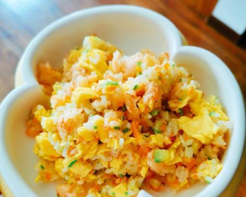 家常美食（香气四溢，美味无比的中式炒饭）