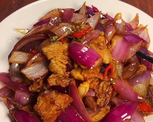 香气扑鼻的洋葱炒猪肉，做法大揭秘！（原汁原味好吃又健康！）