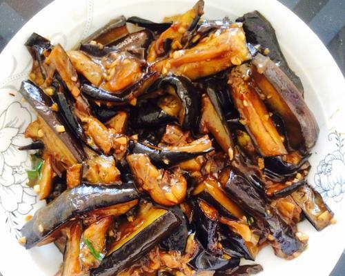 美味烹调（怎样做洋葱爆茄子？掌握这些技巧，做出美味香浓的菜肴！）