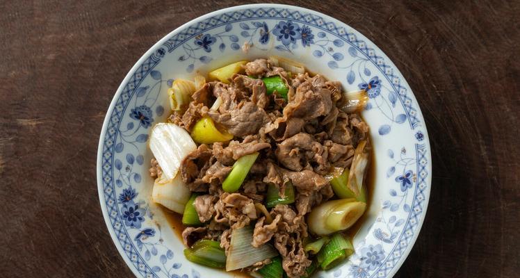 美味健康，以洋葱爆肥牛（传统烹饪艺术，营养价值高）