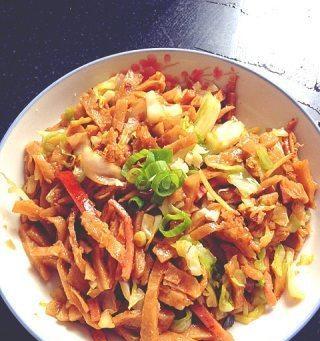 洋白菜肉丝炒饼，美味又营养（家常小炒，让你爱上洋白菜）