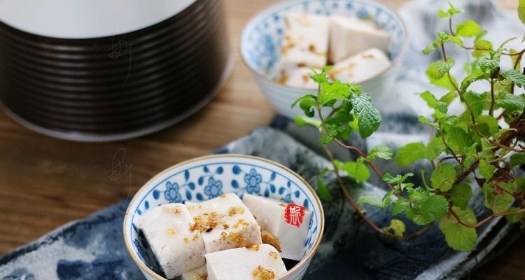 三款豆腐甜品的自制教程（杨梅豆腐、杏仁豆腐、红豆豆腐，做出精致甜品的秘诀）