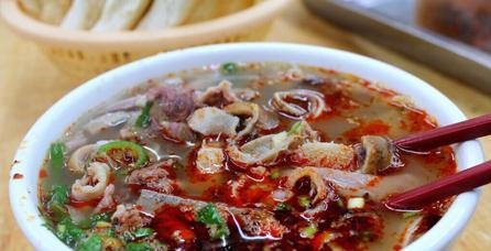 用羊杂粉丝汤做一顿地道的羊肉美食（了解羊杂粉丝汤的做法，掌握制作技巧，享受美味佳肴）