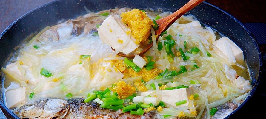 以羊汤鲫鱼萝卜丝为主题的美食制作（营养美味的羊汤鲫鱼萝卜丝，体验中国传统美食文化）
