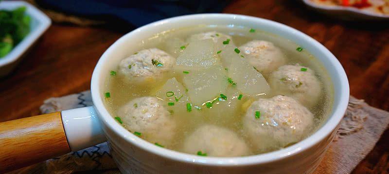 羊肉丸子冬瓜汤的做法（一道暖胃养生的冬日美食）