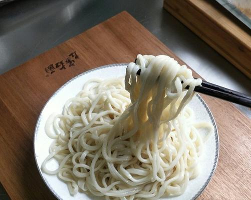 用羊肉做拉条子的做法（如何制作美味可口的羊肉拉条子）