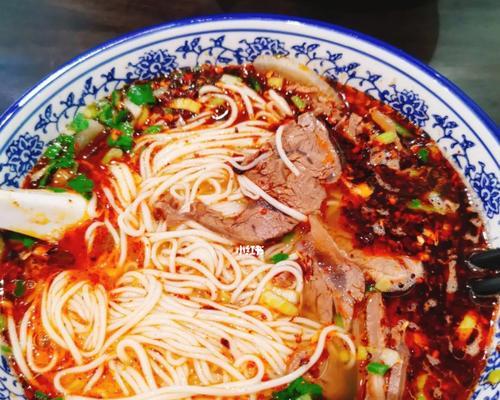 自制美味羊肉拉面（以羊肉为主材，手工制作，口感鲜美）