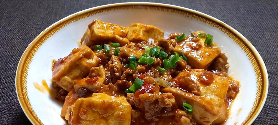 以雪影豆腐为主材料的美食制作（做出口感细腻，香气扑鼻的美味佳肴）