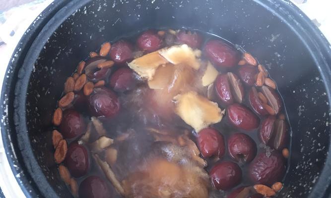 冬季养生，一杯营养丰富的糖水暖胃暖心（冬季养生，一杯营养丰富的糖水暖胃暖心）