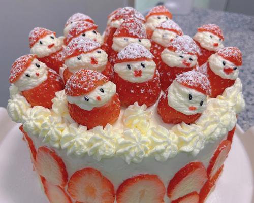 分享美味雪人杯子蛋糕做法（制作步骤详解，轻松做出可爱蛋糕）