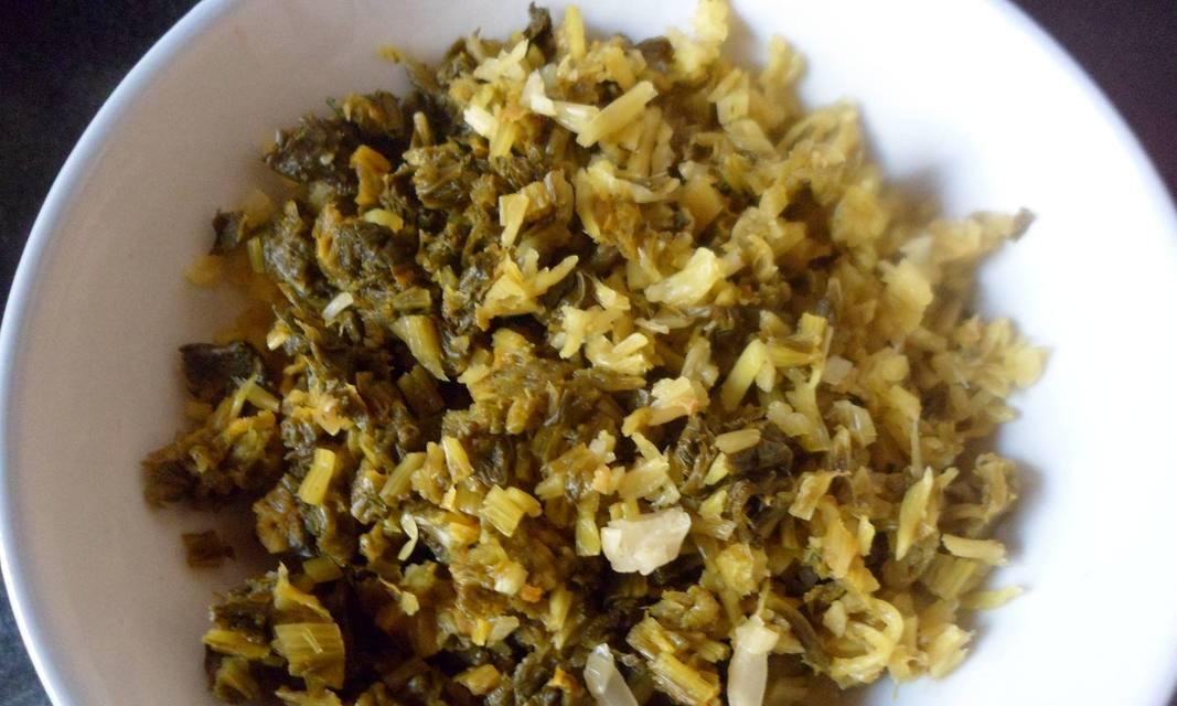 清炒雪里蕻的做法（健康美味，清爽入口，营养丰富）