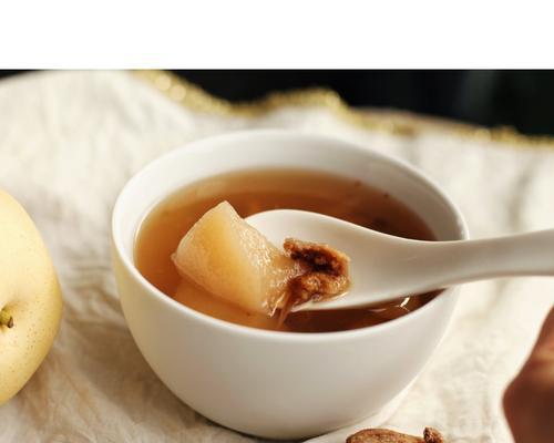 无花果雪梨糖水，夏日解暑必备的甜品（清凉美味，营养丰富的家常糖水）