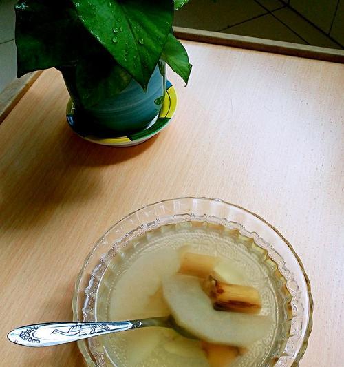 无花果雪梨糖水，夏日解暑必备的甜品（清凉美味，营养丰富的家常糖水）