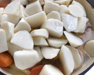 健康美味，轻松做出雪梨山药金瓜汤（金秋时节，一碗暖心的营养汤）