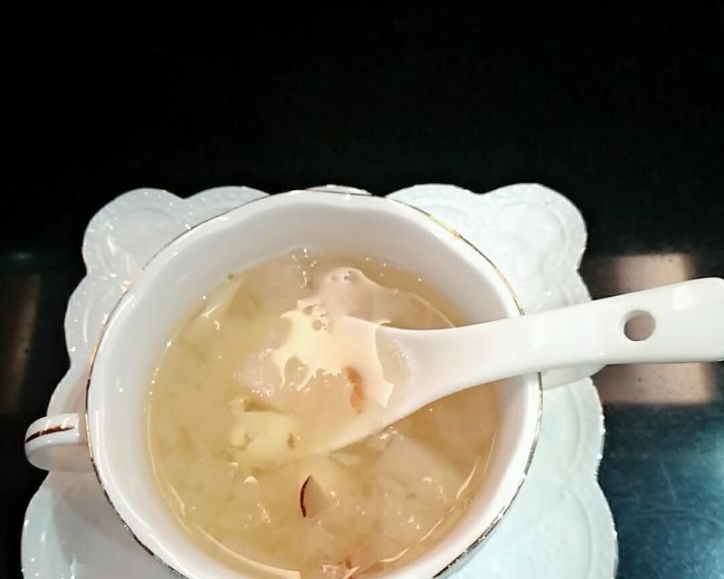 雪耳莲子百合糖水的制作方法（营养丰富的糖水，让你重拾味觉体验）