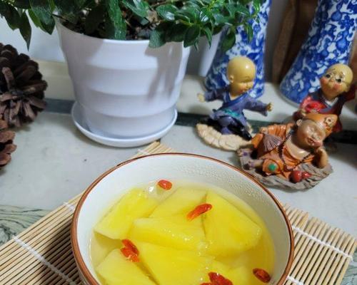 美味又清凉的雪耳菠萝糖水（做法简单，营养丰富）