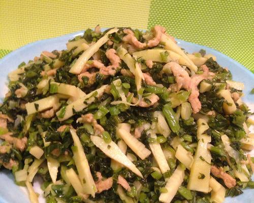 雪菜炒鸭心，美味又健康（以鸭心为主材，佐以雪菜，清香爽口，营养丰富）