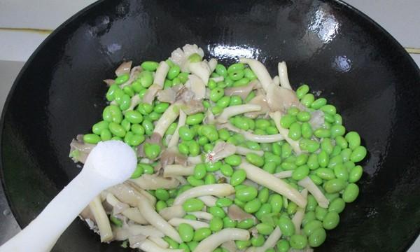 秀珍菇煮肉的美味佳肴（用秀珍菇将肉煮得更加鲜美）
