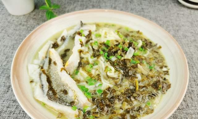 小黄花鱼咸菜汤的制作方法（家常美味，营养丰富的小黄花鱼咸菜汤）