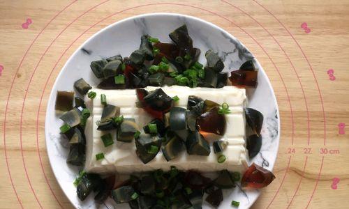 小黄瓜皮蛋豆腐的做法（清爽美味的夏日佳品）