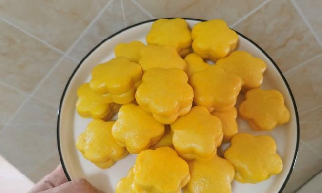 小花南瓜馒头的制作方法（做出软糯、香甜的南瓜馒头，让你的家人爱上早餐）