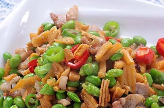 小公鸡烧毛豆，美味又健康（用小公鸡为食材，搭配毛豆营养丰富，口感）