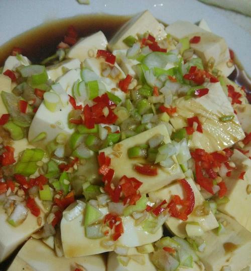 一口香甜，营养美味——小葱拍萝卜（健康生活，从小事做起）