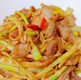 咸菜肉片炒小春笋，美味家常菜（家常美味，清香爽口的小春笋炒肉加咸菜）