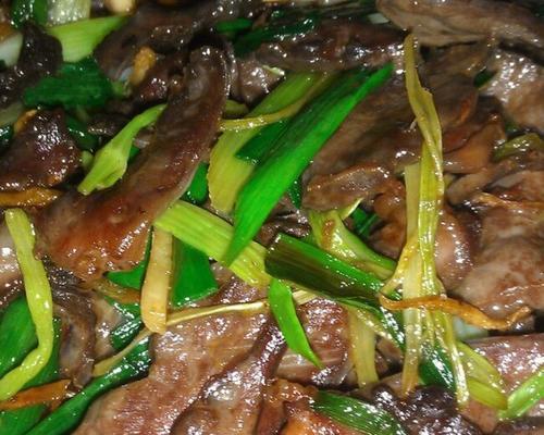 小炒猪心，美味营养的家常菜（用独特的调味作出口感鲜美、营养丰富的小炒猪心）