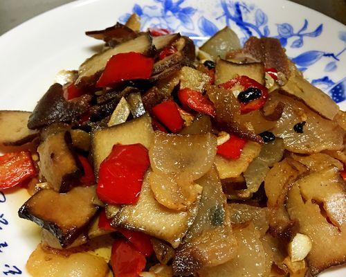 如何制作美味小炒香干（掌握小炒香干的秘诀，让你轻松做好每一次）
