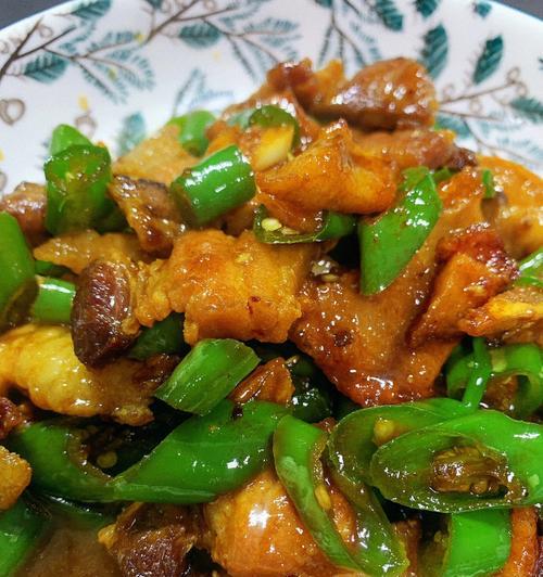 美食教程——小炒五花肉（用五花肉来为口腔带来的美妙享受）
