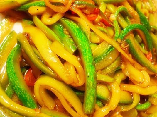 用南瓜叶做小炒，味道惊人！（美食佳肴，南瓜叶小炒一定要试！）