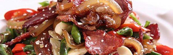 小炒驴肉，美味又营养（做法简单易学，让你在家也能吃到正宗的小炒驴肉）