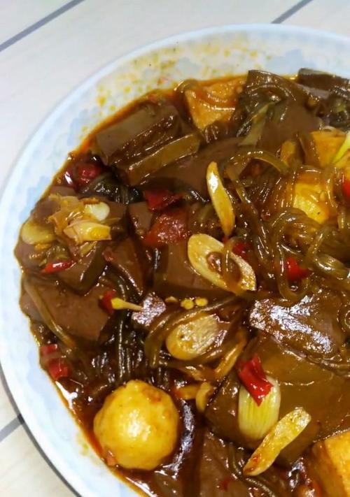 美味香辣鸭血的制作方法（传统风味下的独特做法）