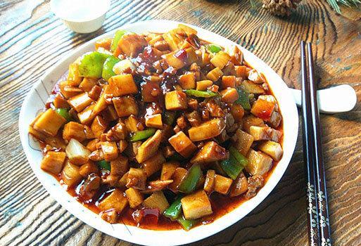 香辣杏鲍菇芹菜丁的做法（美味家常菜，鲜香口感让你爱不释手）