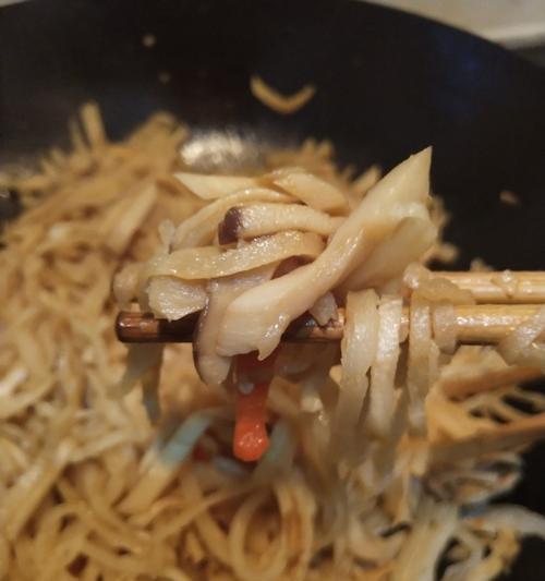 香辣杏鲍菇芹菜丁的做法（美味家常菜，鲜香口感让你爱不释手）