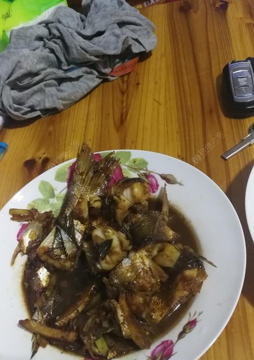 香辣乌头鱼的做法（绝妙口感，简单易学，让你大快朵颐的佳肴）