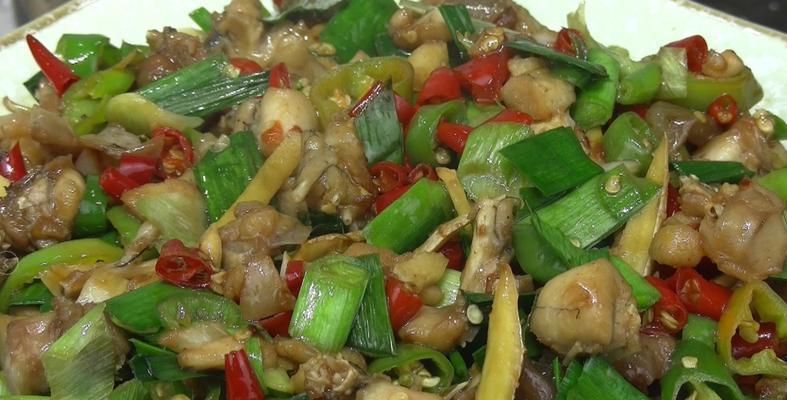 香辣煨牛蛙的制作方法（用辣椒和香料打造的美味佳肴）