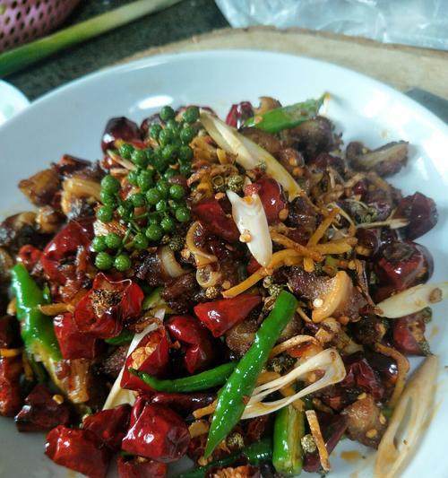 辣爽烤鸡王-香辣土公鸡的制作方法（用土鸡打造口感独特、香辣可口的美食佳品）