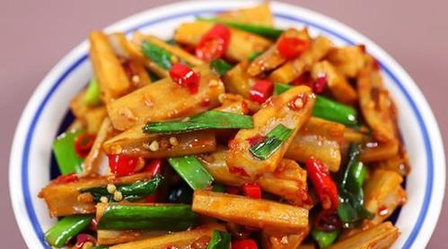 香辣土豆藕丁的制作方法（家常美食，麻辣爽口；土豆藕丁一锅炖，喜欢吃的赶紧来）