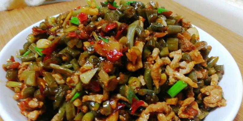 香辣酸豆角炒墨鱼，美味可口的家常美食