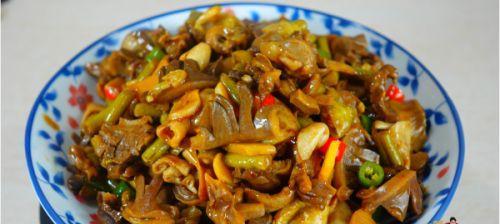 香辣酸豆角炒墨鱼，美味可口的家常美食