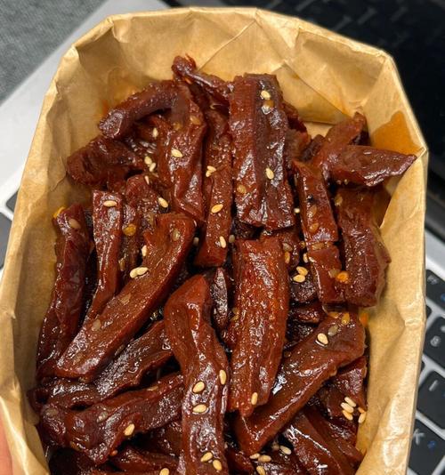 香辣素牛肉的制作方法（口感鲜美，健康营养，超越传统，全素香辣牛肉）