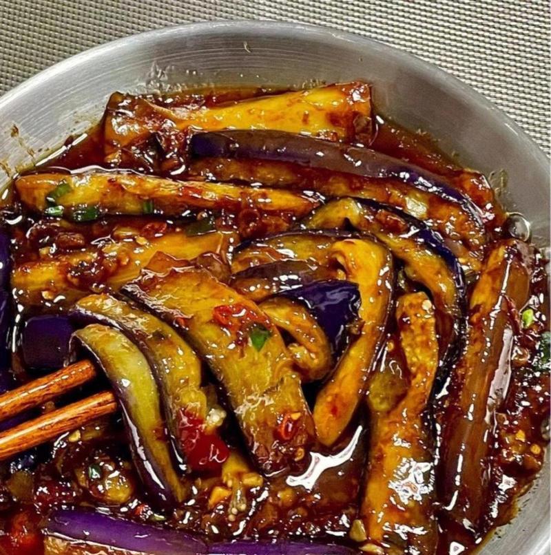 学会做出美味香辣肉末茄子（以家常菜为主的厨房新手必备，教你一步一步制作这道美食。）