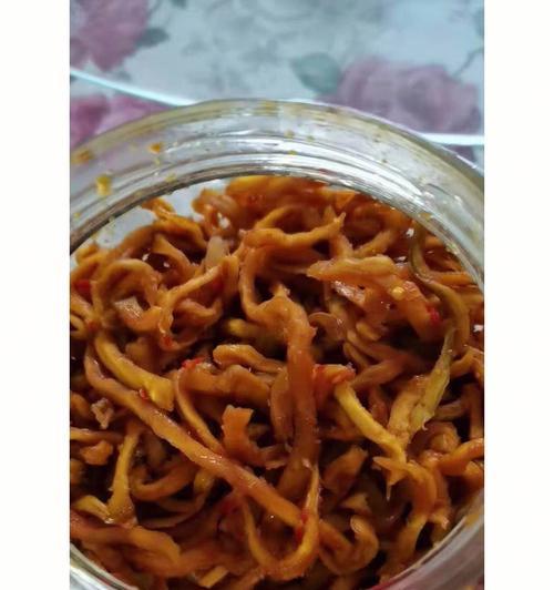 香辣木瓜丝的制作方法（用新鲜木瓜做出美味可口的香辣小食）
