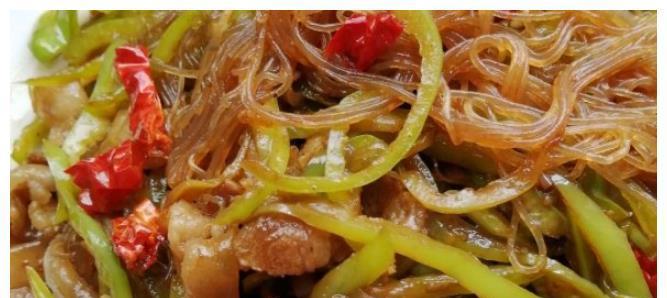 香辣木耳炒粉丝的做法（简单易学的家常菜，美味又营养）