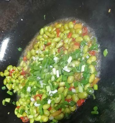 水煮香辣毛豆，美味健康又方便（一键解决美味与营养的矛盾，健康生活从厨房开始）