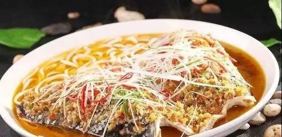 香辣鲢鱼头的制作方法（用特别调料让你一试难忘）