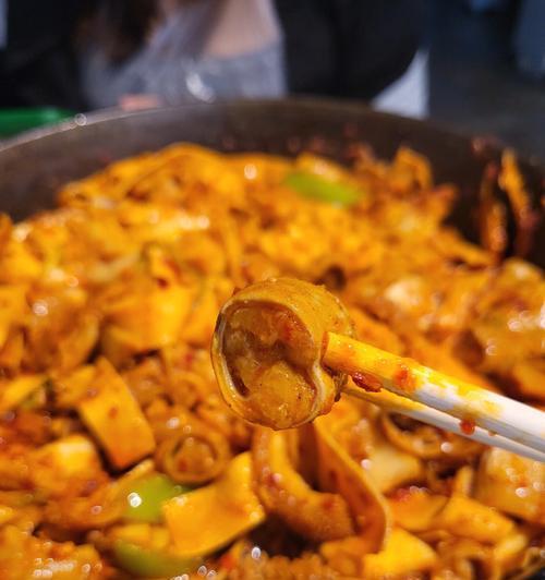 如何制作美味的香辣拉丝（学会这些技巧，做出鲜美的拉丝！）