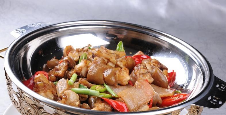 香辣酱羊蹄的制作方法（学会这个做法，轻松烹饪美味羊蹄）
